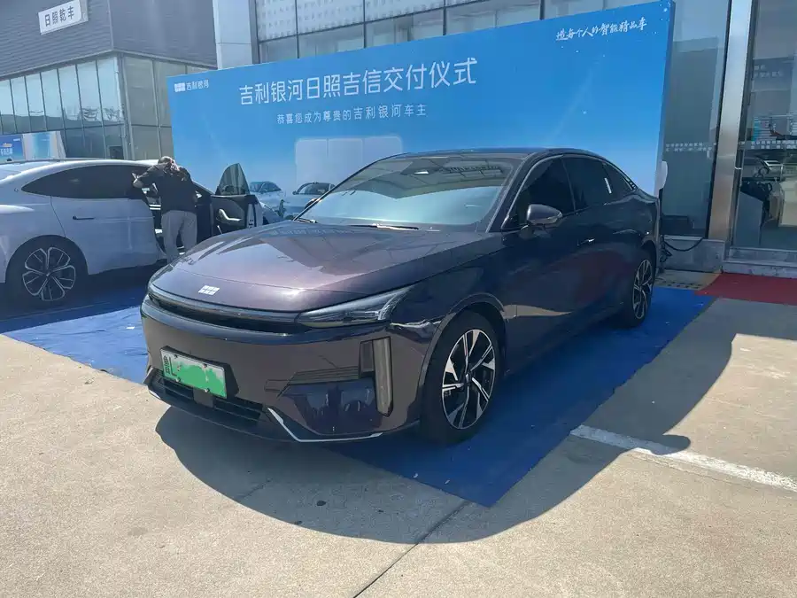 Geely Galaxy Galaxy L6 2023 Подключаемый гибрид