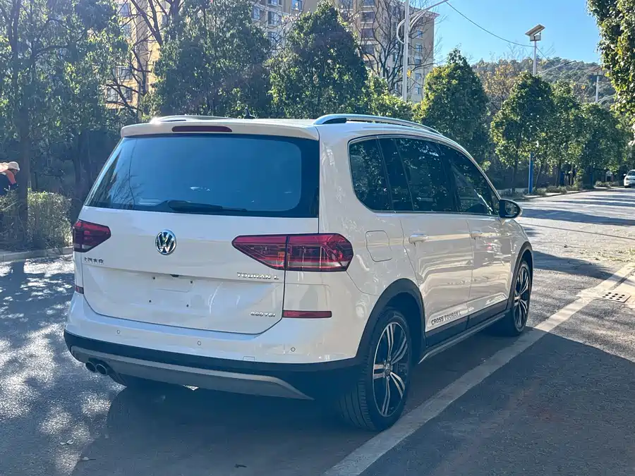 Volkswagen Touran 2020 Бензин