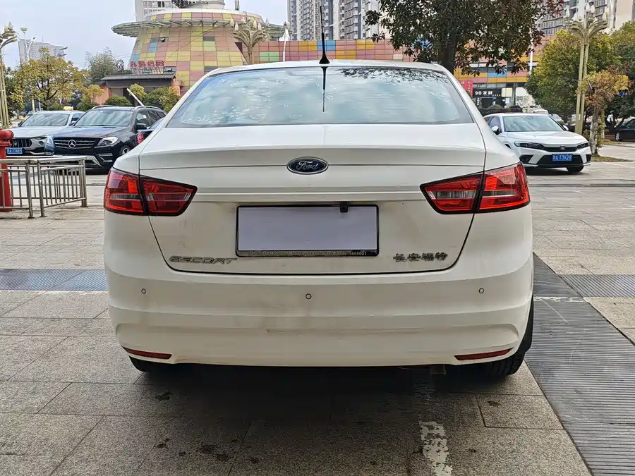 Ford Escort 2016 Бензин