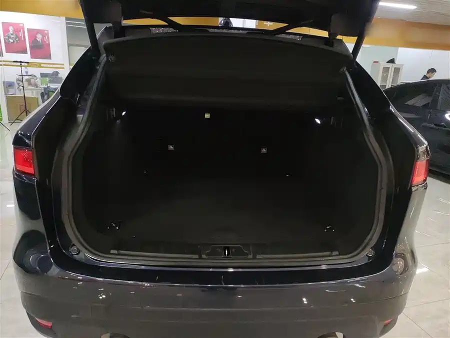 Jaguar F-PACE 2018 Бензин