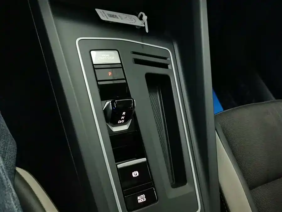 Volkswagen Golf 2022 Бензин