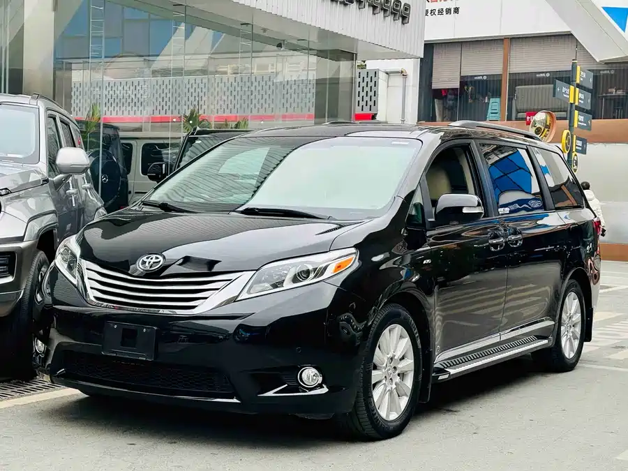 Toyota Sienna 2017 Бензин