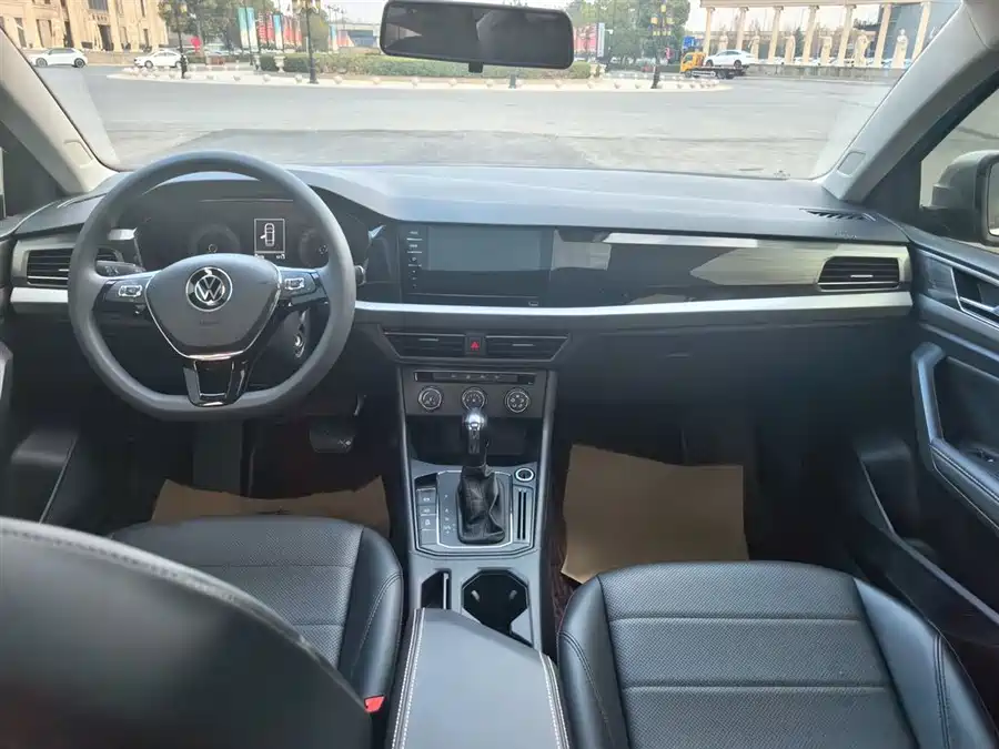 Volkswagen Lavida 2021 Бензин