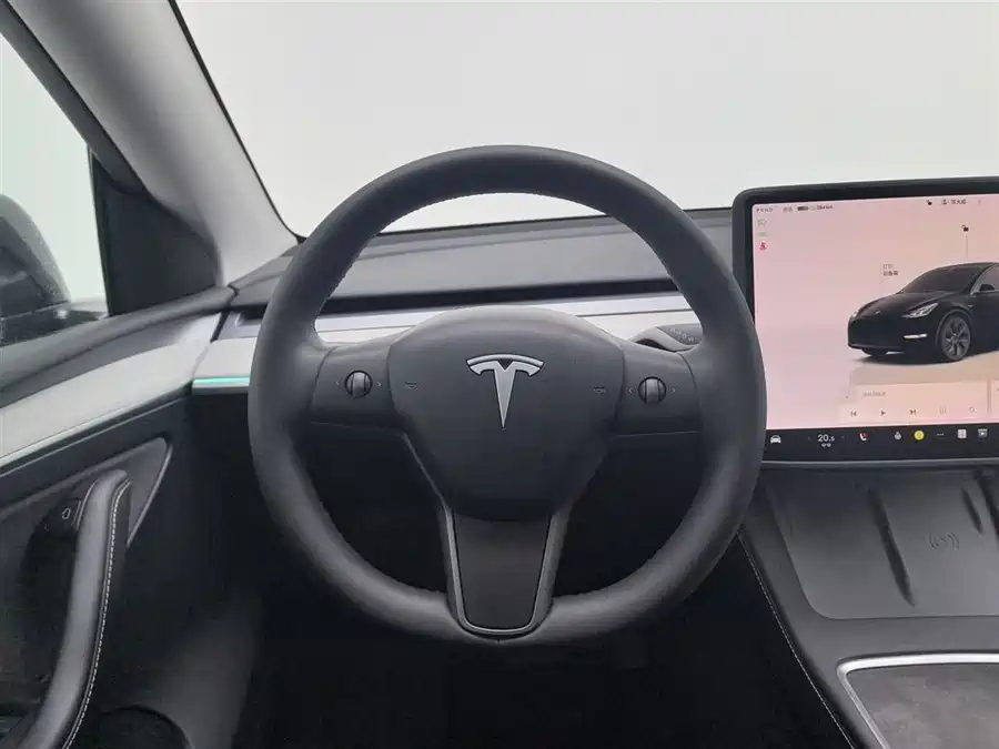 Tesla Model Y 2024 Электрический