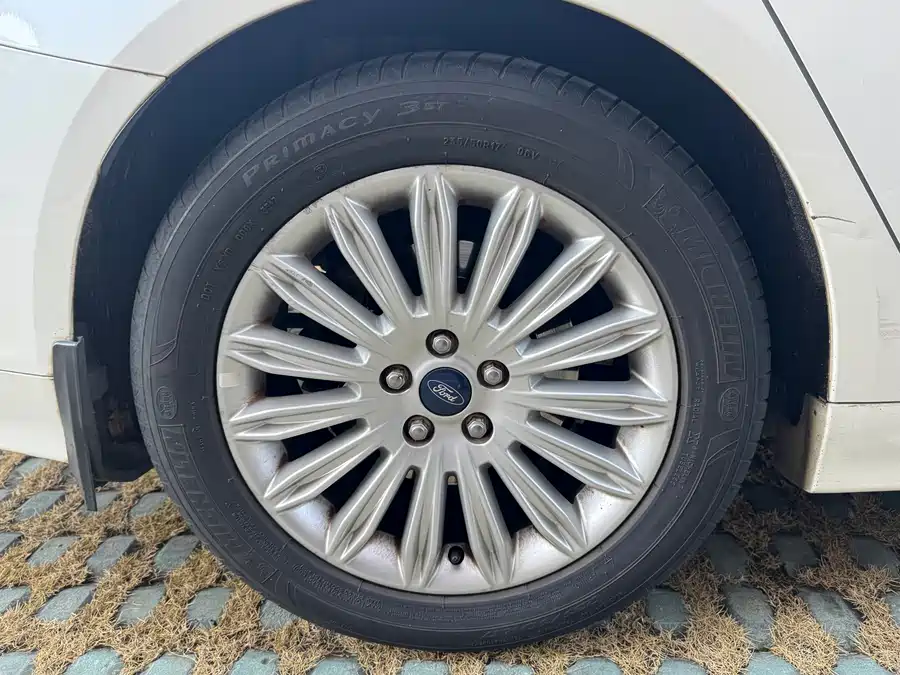 Ford Mondeo 2014 Бензин