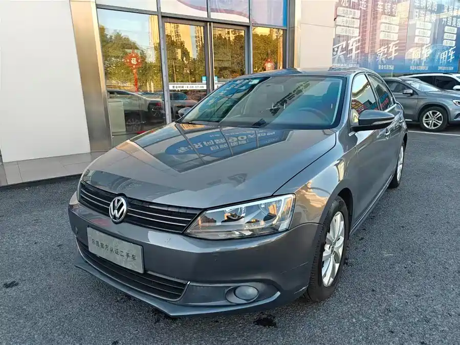 Volkswagen Sagitar 2012 Бензин