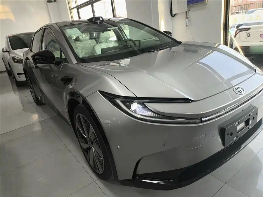 Toyota  2025 Электрический