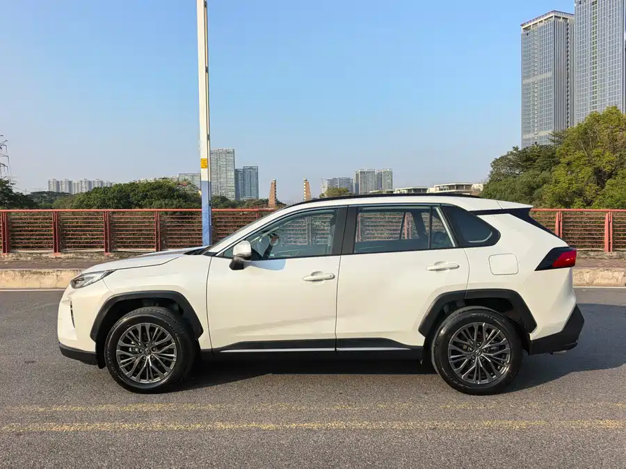 Toyota Wildlander 2023 Бензин