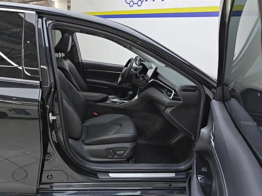 Toyota Camry 2023 Гибрид