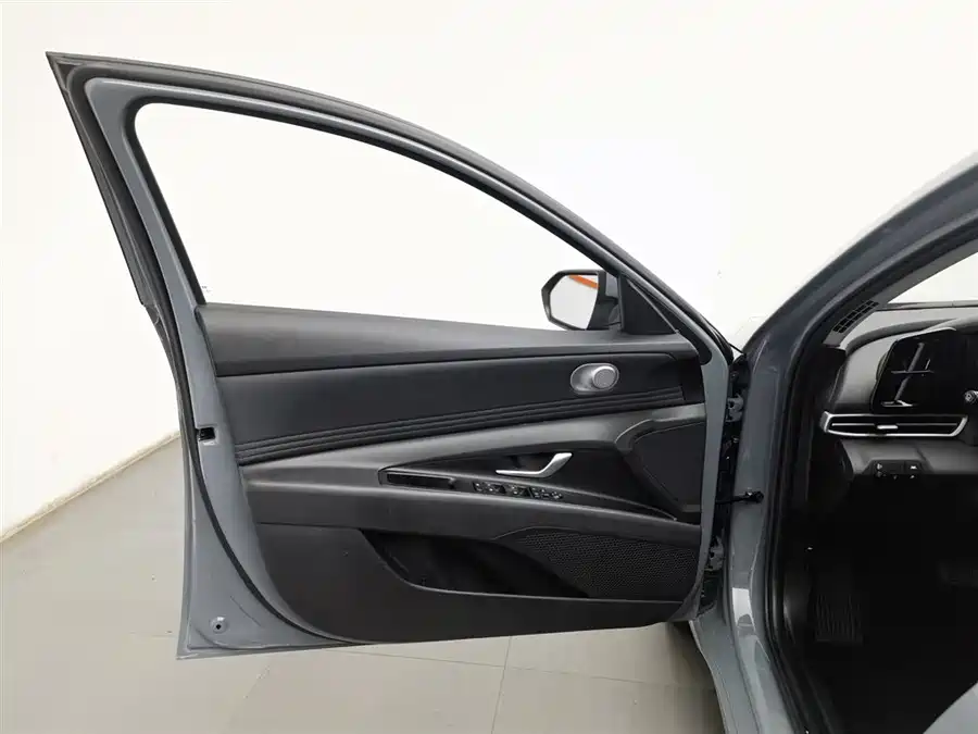 Hyundai Elantra 2022 Бензин