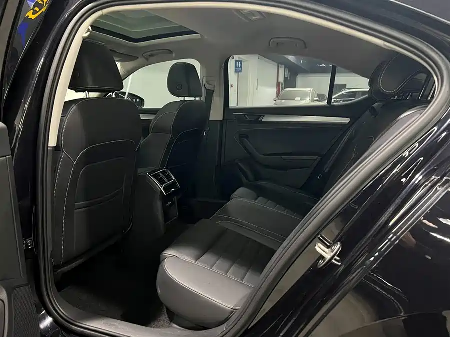 Skoda Superb 2022 Бензин