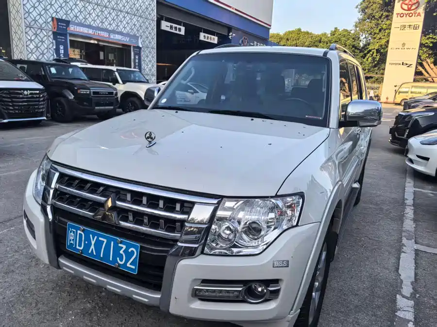 Mitsubishi Pajero 2020 Бензин