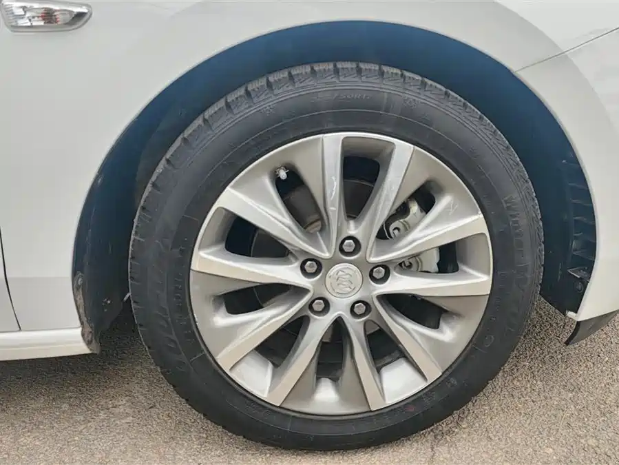 Buick GL6 2021 Бензин