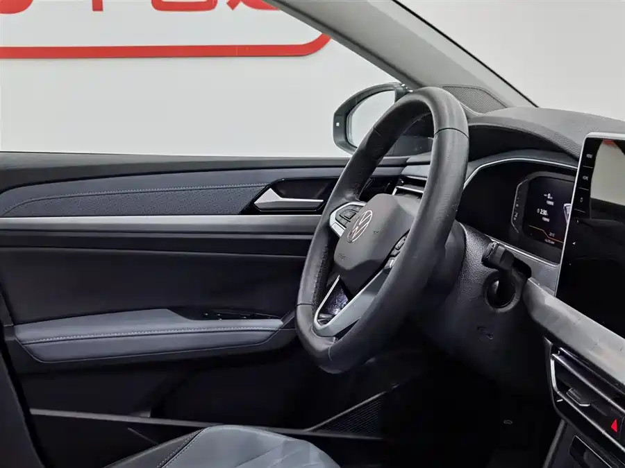 Volkswagen Lavida 2023 Бензин