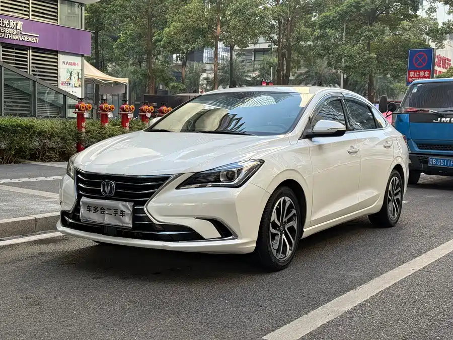 Changan Eado 2018 Бензин