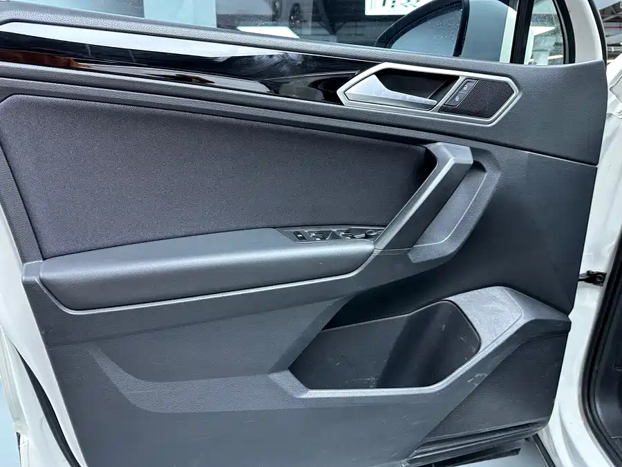 Volkswagen Tiguan L 2022 Бензин