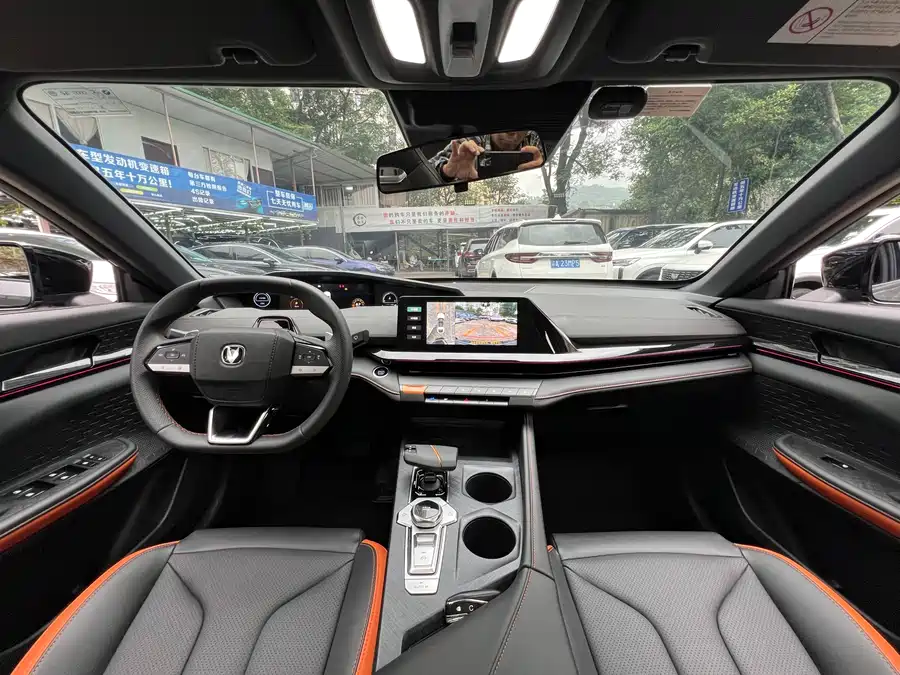 Changan UNI-V 2025 Бензин