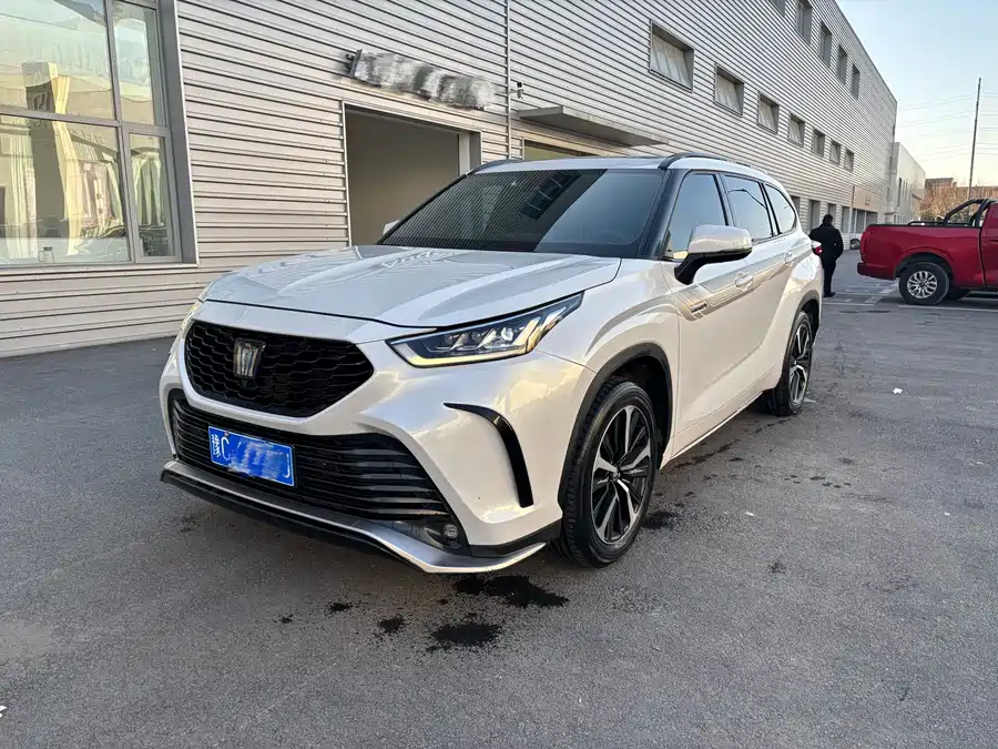 Toyota Crown Kluger 2022 Гибрид