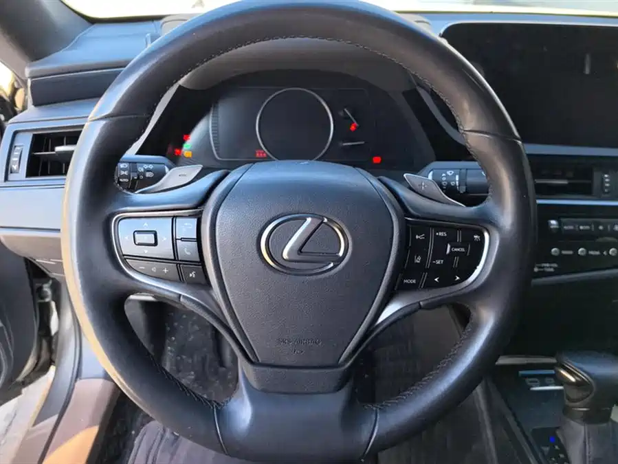 Lexus ES 2023 Бензин