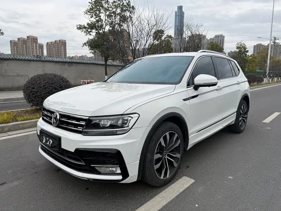 Volkswagen Tiguan L 2021 Бензин