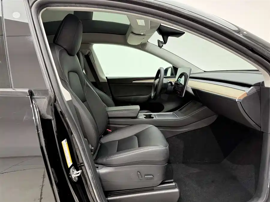 Tesla Model Y 2023 Электрический