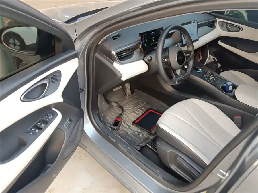 BYD Seal 05 DM-i 2025 Подключаемый гибрид