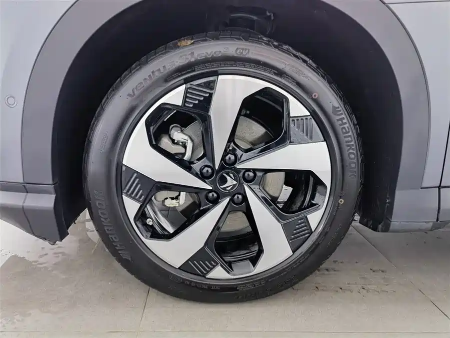 ARCFOX αT5 2025 Электрический