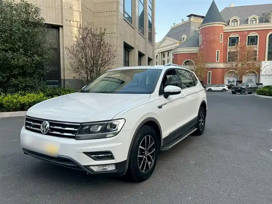 Volkswagen Tiguan L 2017 Бензин