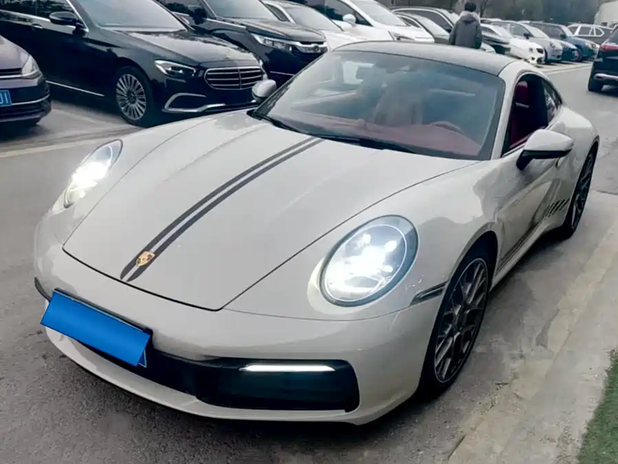 Porsche 911 2022 Бензин