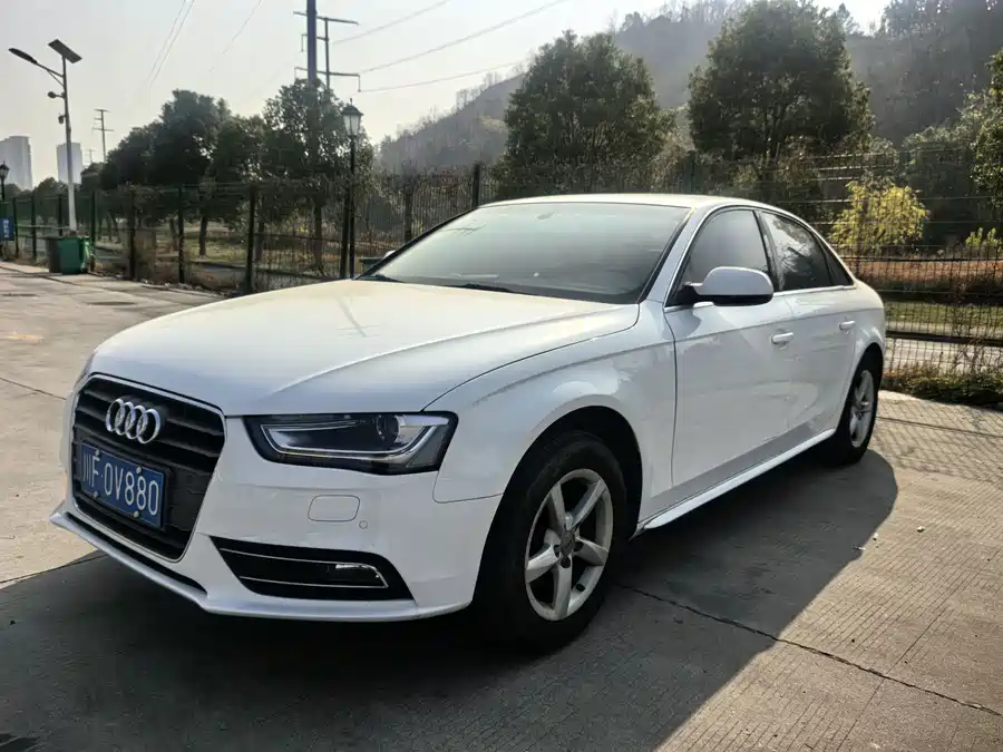 Audi A4L 2015 Бензин
