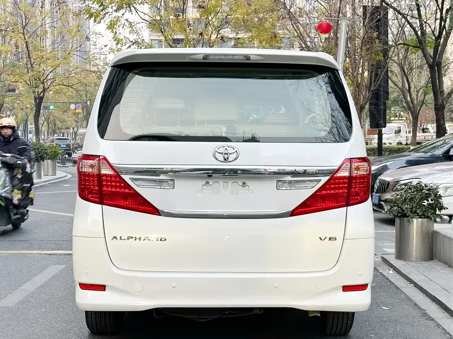 Toyota Alphard 2015 Бензин