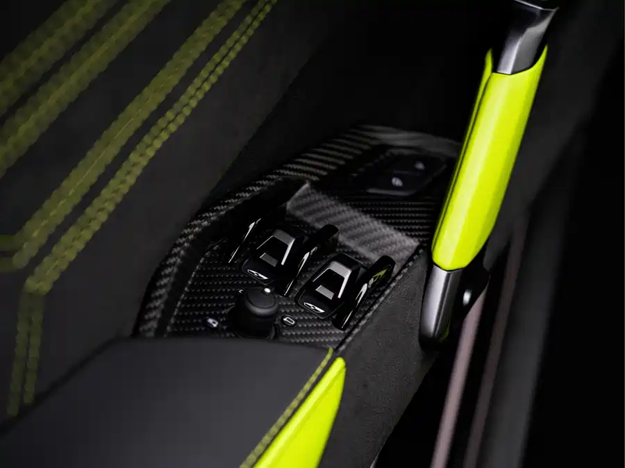 Lamborghini Revuelto 2025 Подключаемый гибрид