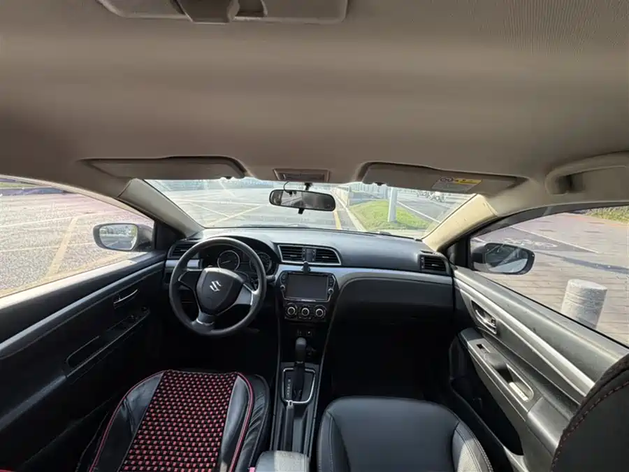 Suzuki Alivio 2015 Бензин