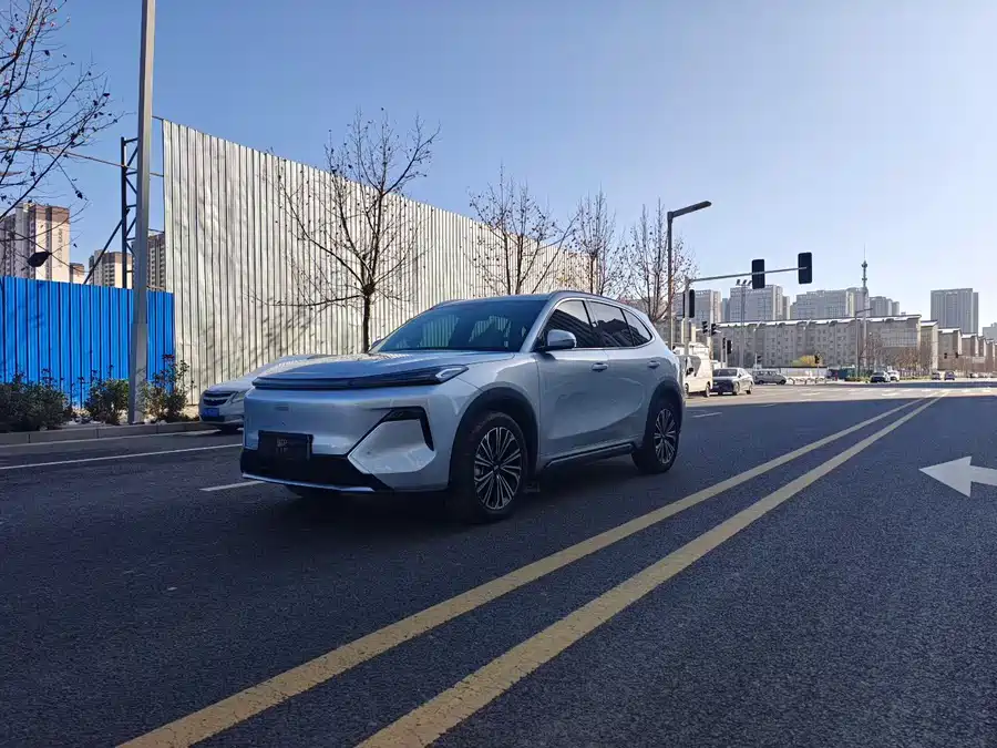 Geely Galaxy  2025 Подключаемый гибрид