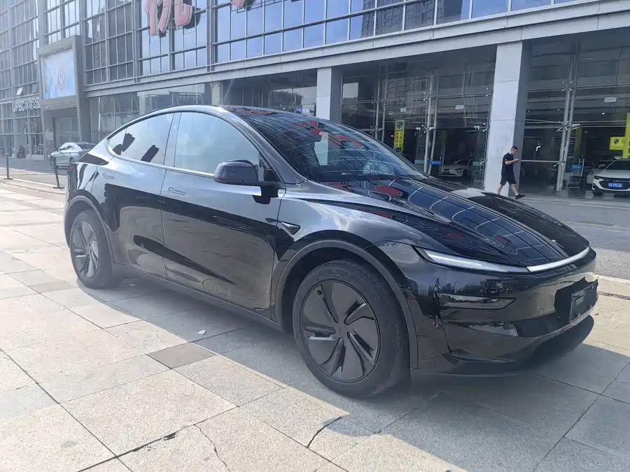 Tesla Model Y 2025 Электрический