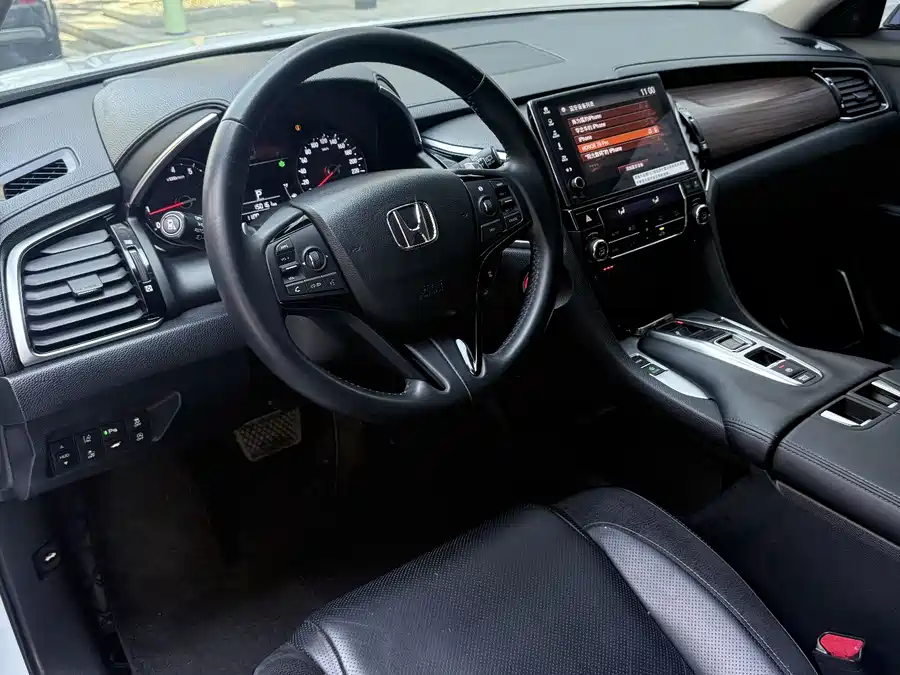 Honda Avancier 2017 Бензин