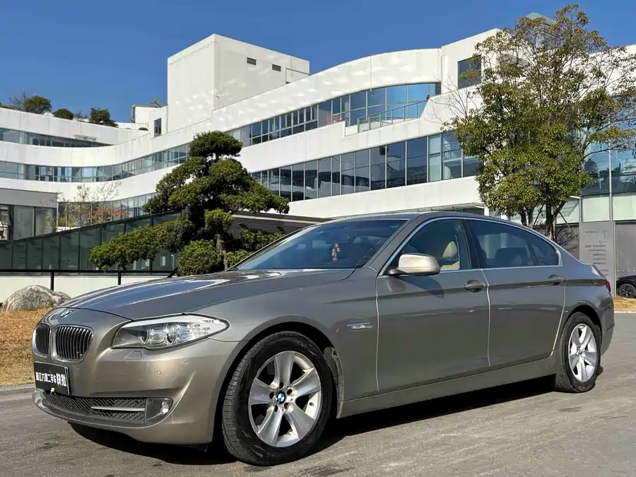 BMW 5 Series 2011 Бензин