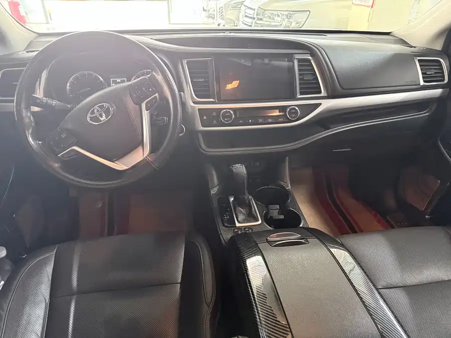 Toyota Highlander 2018 Бензин