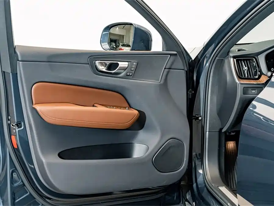 Volvo XC60 2023 Гибрид