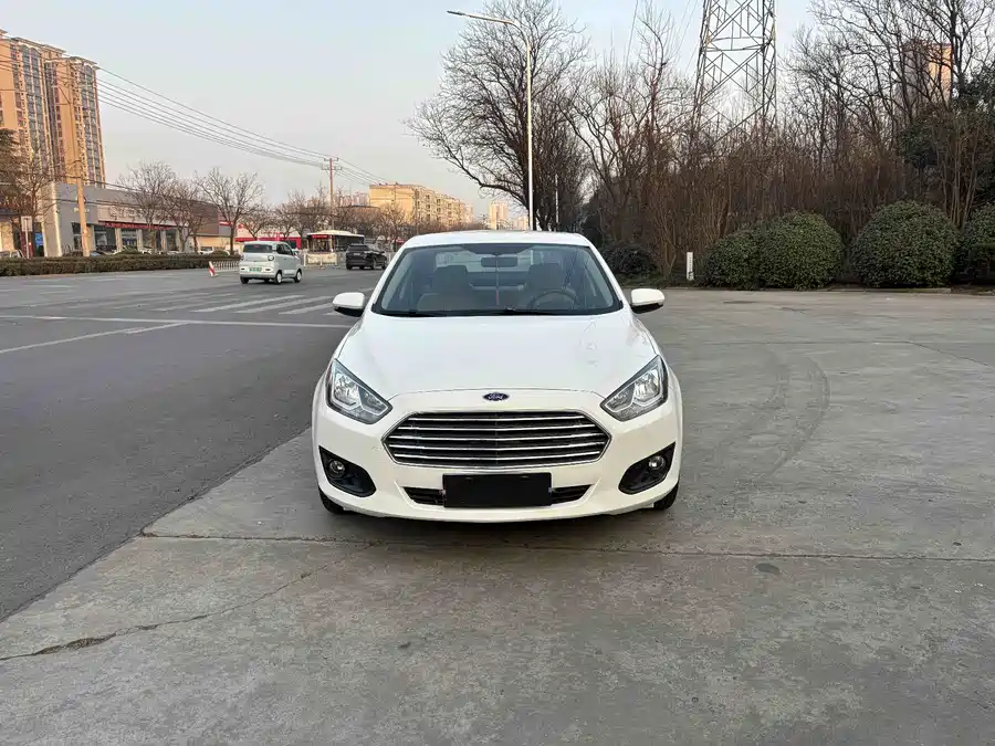 Ford Escort 2016 Бензин