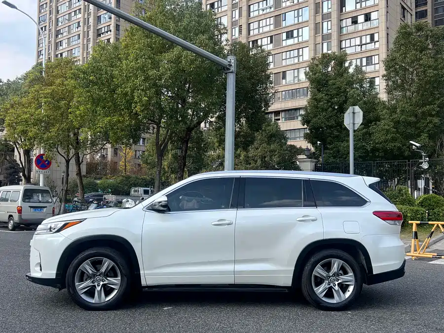 Toyota Highlander 2019 Бензин