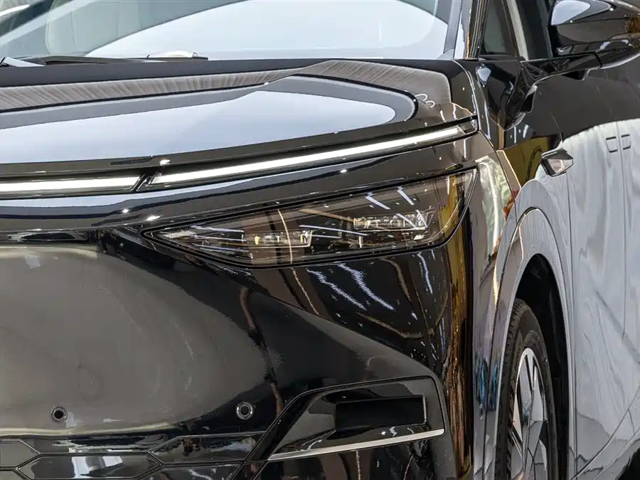 Xpeng X9 2024 Электрический