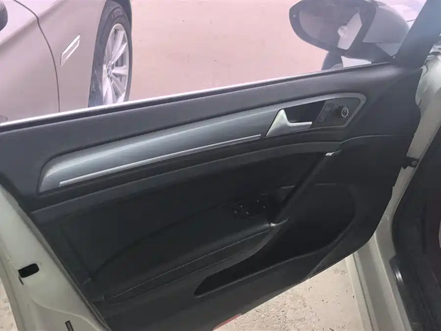 Volkswagen Golf 2015 Бензин