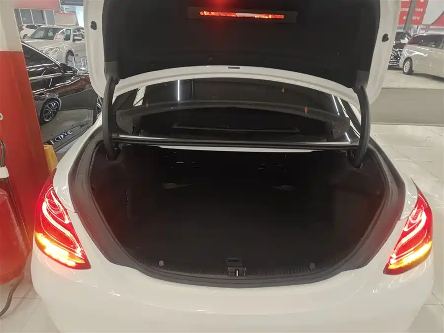 Mercedes-Benz C-Class 2018 Бензин