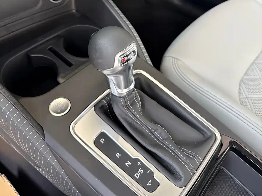 Audi Q2L 2025 Бензин