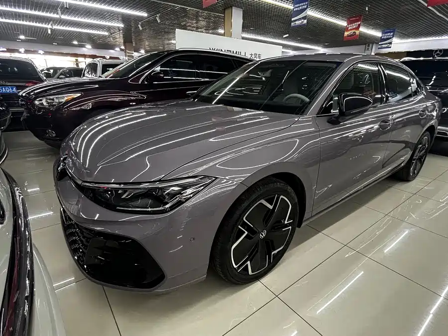 Volkswagen Passat 0 Бензин