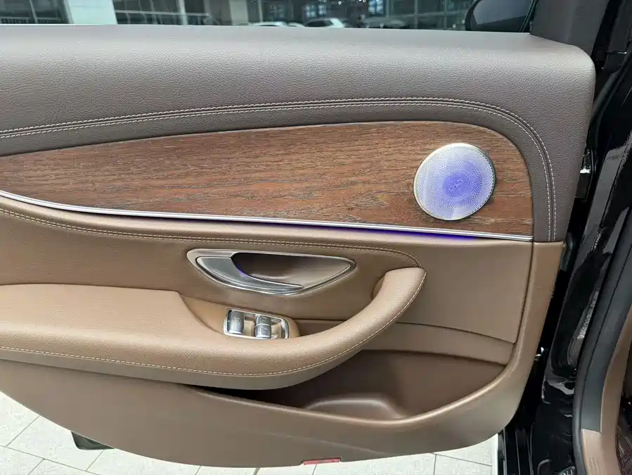 Mercedes-Benz E-Class 2023 Бензин