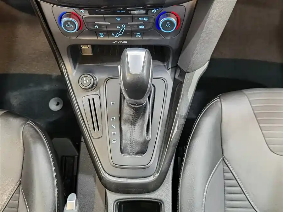 Ford Focus 2015 Бензин