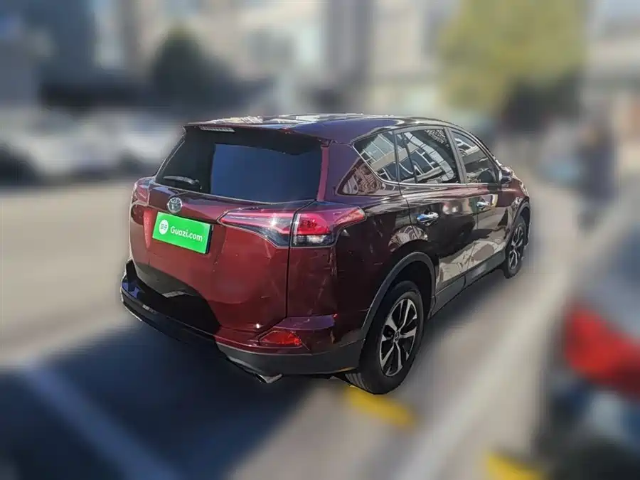 Toyota RAV4 2017 Бензин