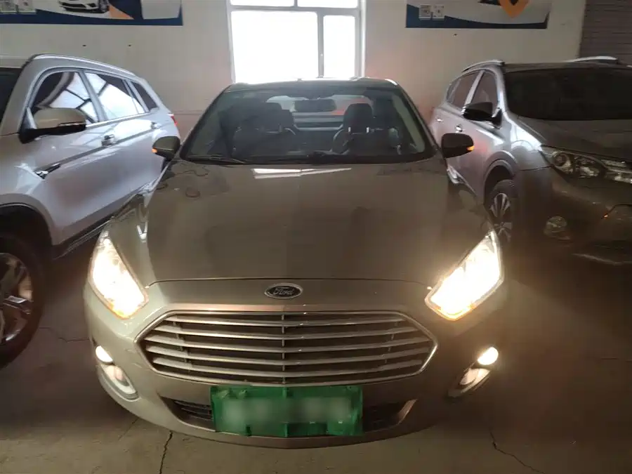 Ford Escort 2016 Бензин